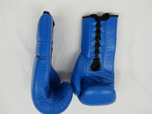 ถุงมือชกมวยหนังแท้ FIGHTER FRIENDS INDUSTRIES น้ำหนักเบา แห้งเร็ว ปิดด้วยแถบตีนตุ๊กแก สำหรับทุกเพศ ทุกวัย 14 ปีขึ้นไป ปรับแต่งได้ - Product Image 6