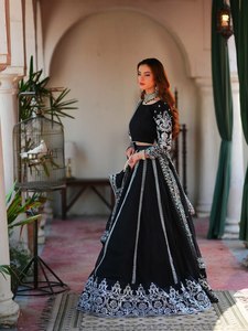 Kashmiri Style Gorgeous <b>Black</b> Color Viscose <b>Velvet</b> <b>Fabric</b> Traditional Chaniya Choli With Dupatta Set For Eid& Ramzan Month Wear - Product Image 2