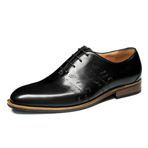 Chaussures habillées en cuir de design tendance avec détails perforés et semelle intérieure amortissante pour hommes, idéales pour les rendez-vous professionnels - Product Image 1