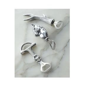 Elegante abridor de botellas de cerveza metálico con forma de zapato, disponible a precio de fábrica. - Product Image 3