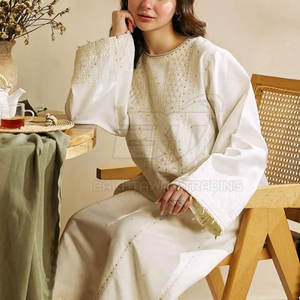 ชุดสตรีลายพิมพ์ชาติพันธุ์ ปี 2026 ชุดสตรี 3 ชิ้น แบบสั่งทำพิเศษ ลายดอกไม้ ชุดชาลวาร์ คามีซ พร้อมผ้าคลุมไหล่ - Product Image 5