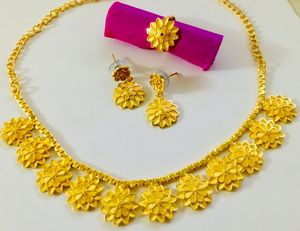 Ensemble de bijoux de mode vintage plaqué or 18 carats matériau en cuivre-collier boucles d'oreilles bracelets peignes broches - Product Image 2