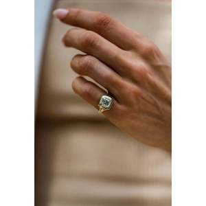 แหวนเพชรทรง Asscher ผลิตในห้องปฏิบัติการ รับรองโดย IGI เพื่อลุคหรูหรา - Product Image 4
