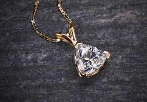 Pendentif Moissanite taille Trillion en Argent Sterling 925, Bijou Personnalisé, Clarté VVS, Collier Diamant Facetté, Charme Élégant, Cadeau - Product Image 5