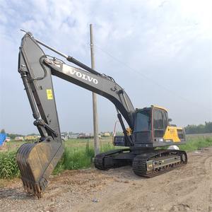 Excavatrice Volvo EC240 d'occasion de 24 tonnes avec une puissance de 168 kW, une capacité de godet de 1,32 m, prix compétitif, rapport disponible - Product Image 1