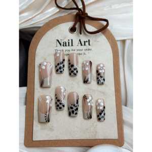 Savanna Muse Press-On Nail Art Premium pour femmes soucieuses de la mode - Product Image 2