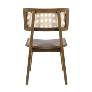 Chaises de salle à manger en teck massif de haute qualité et avec des accents en rotin, conçues avec une esthétique moderne et élégante - Product Image 6
