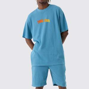 เสื้อยืดแขนสั้นสำหรับผู้ชายเสื้อโอเวอร์ไซส์ผ้าคอตตอน240GSM ขนาดใหญ่ทันสมัยสีพื้นสกรีนผ้าไหมขนาดใหญ่พิเศษ - Product Image 5