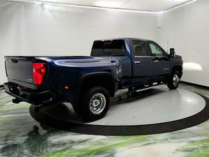 รถบรรทุกอีลิท ยูส 2021 ซิลเวอร์-าโด 3500HD ไฮ คันทรี ครูว์ แค็บ ขับเคลื่อน 4 ล้อ - Product Image 3