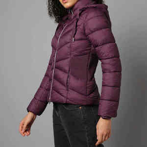 Veste matelassée brillante pour femmes, vente en gros, haute qualité, respirante, nylon imprimé, logo personnalisé, coton, doudoune d'hiver, vêtements d'extérieur - Product Image 6