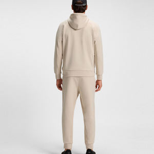 Ensemble de survêtement pour homme coupe décontractée avec un ajustement confortable, matière respirante et durable, logo, couleur et design personnalisés, à capuche avec poche - Product Image 4