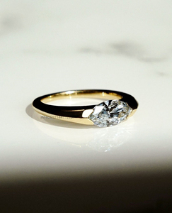 Dainty Marquise Cut MoissaniteDiamond Bague en or jaune massif 18 carats Bague de fiançailles styliste simple et moderne pour femme - Product Image 2