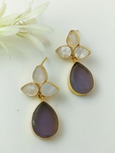 Boucles d'oreilles pendantes plaqué or de luxe Pétale blanc Floral & Dark Teardrop Gemstone Statement Jewelry - Product Image 2