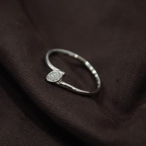 Anillo minimalista delicado de Plata de Ley 925 para mujer, banda ligera CZ de alto pulido para boda y fiesta - Product Image 2