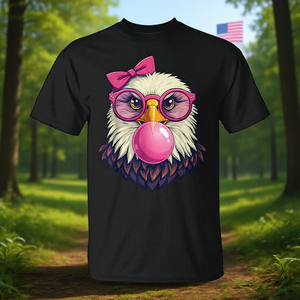 Camiseta Promocional con Diseño de Niña Linda con Gafas de Águila Calva y Lazo Rosa para Amantes de las Águilas - Product Image 3