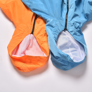 Chubasquero impermeable ligero personalizado unisex con capucha al por mayor cortavientos para senderismo impermeable al aire libre para hombres invierno - Product Image 3