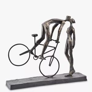 Figurines de couple en métal d'une excellente facture, sculptées avec une grande présence artistique, idéales comme pièces maîtresses dans des collections sélectionnées. - Product Image 6