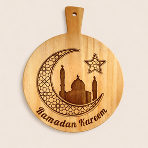 Planche à découper élégante Ramadan Kareem, design croissant de lune et mosquée, poignée suspendue, écologique, décoration de cuisine, cadeau - Product Image 2