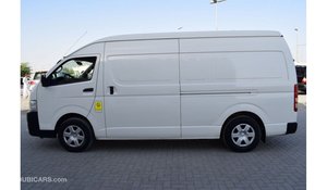 Toyota Hiace GCC Van 2017 Usada con Asientos de Cuero, Tracción Total, Control de Crucero Adaptativo, Neumáticos R20 y Cámara de 360° - Product Image 4