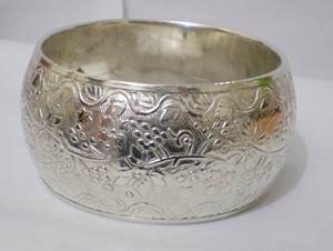 Bracelet en cuivre plaqué argent gravé de fleurs de haute qualité pour femmes, motif botanique élégant, large bracelet en métal artisanal - Product Image 3