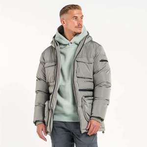 Chaqueta de poliéster para hombre con espalda ventilada y propiedades de absorción de humedad para uso activo - Product Image 2