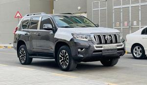 LANDCRUISER PRADO SUV 2024 Usado, Motor 6.1-8L, Caja de Cambios Automática, Asientos de Cuero, Techo Panorámico, 1-25000 Millas, Euro Left, Dark R17 - Product Image 2