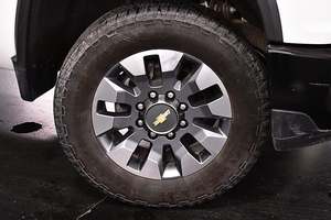 Chevrolet Silverado 2500 HD Custom Crew Cab 4WD 2023 / Disponible para la Venta con Bajo Kilometraje, Motor de Gasolina, Auto Usado en Excelentes Condiciones - Product Image 5