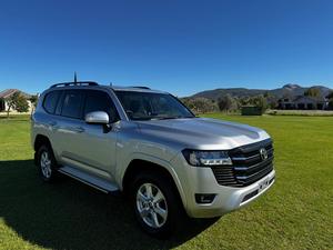 Usado 2025 Toyota Land Cr uiser 300 3.3D de la marca de la parte trasera, - Product Image 5