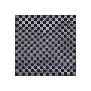 ผ้าพันคอไหมสีน้ำเงินกรมท่าและสีขาว ลายโลโก้ดีไซเนอร์ ขนาดกลาง-ยาว - Product Image 1
