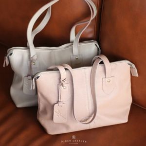 Bolso clásico con asa superior para mujer hecho de cuero de vaca real a la moda, funcional y duradero - Product Image 2