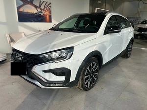 2024 (VAZ) Vesta SW Cross I Restyling (NG) Faible kilométrage Moteur silencieux Transmission automatique Toit ouvrant panoramique Phares LED - Product Image 4
