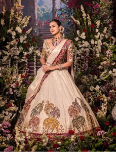 Derniers vêtements de fête de couleur blanche Lehenga Choli avec Dupatta en tissu Simmer Silk avec broderie pour mariage et fête - Product Image 3