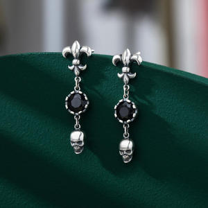 Boucles d'oreilles pendantes Jeulia Iris & Skull en argent sterling à coupe ronde - Product Image 4
