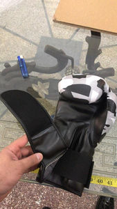 Vente en gros respirant Shemax 2025 Gants de boxe en cuir PU imprimés de qualité supérieure - Product Image 4