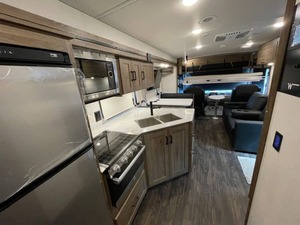Used 2025 W-i-n-n-e-b-a-g-o Sunstar 33K ready to sell - Product Image 2