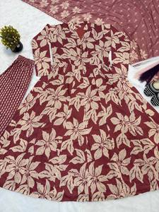 Magnifique robe Anarkali évasée en coton mousseline noir, imprimée numériquement, pour femmes, style Salwar Kameez, ethnique indien et pakistanais. - Product Image 4