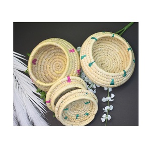 Cesta de almacenamiento de hierba Sabai hecha a mano con artesanía artesanal duradera para uso decorativo e interiores de hogar sostenibles respetuosos con el medio ambiente - Product Image 5