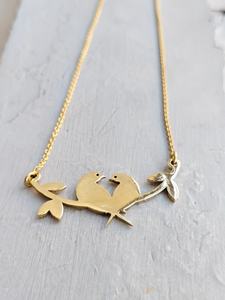 Collar de cadena dorada de latón Lovebird, colgante ancho y sencillo para una persona especial - Product Image 5