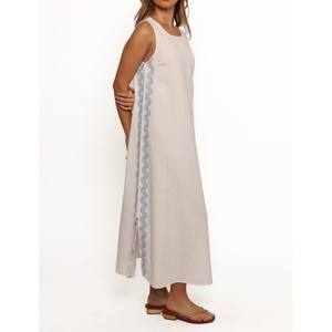 Robes classiques pour femmes avec des éléments de design contemporains offrant une coupe décontractée et un look attrayant pour les besoins de la mode quotidienne - Product Image 6