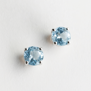 ต่างหูพลอยบลูโทแพซธรรมชาติขายส่ง ชุบโรเดียม เงินแท้ เหมาะสำหรับงานหมั้น งานแต่งงาน งานฉลองครบรอบ งานเลี้ยง - Product Image 4