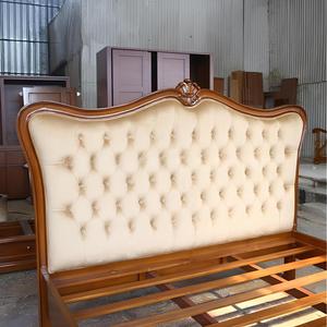 Cama de plataforma de madera tallada francesa con panel tapizado capitoné, estructura de cama suave, muebles de dormitorio personalizados para bodas - Product Image 3