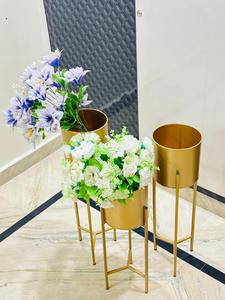 Ensemble de 3 jardinières dorées mates pour la décoration moderne de la maison, style d'angle de salon et exposition de plantes d'intérieur, en provenance d'Inde - Product Image 2