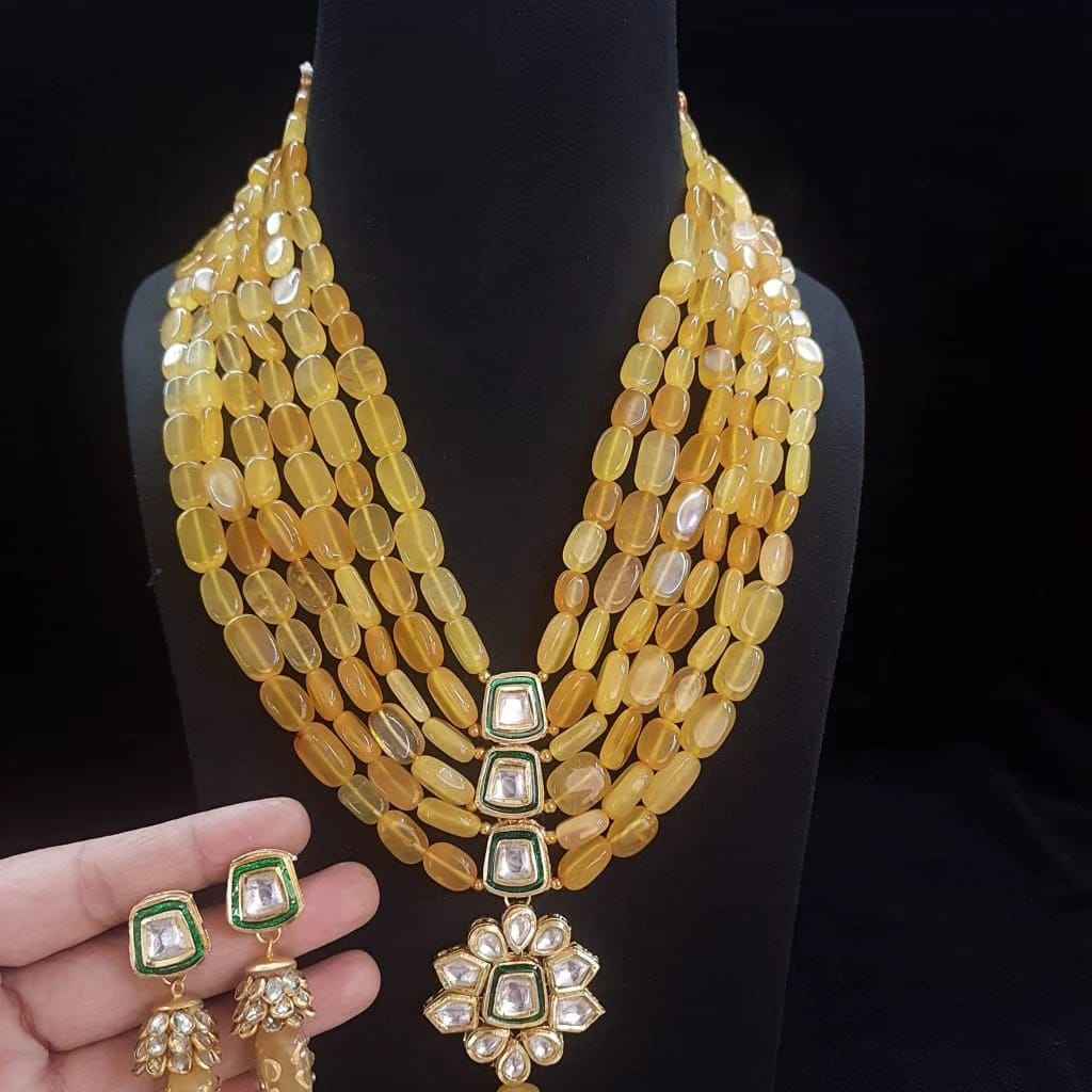 สีเหลือง