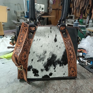 Sac fourre-tout en cuir véritable bohème western avec poche dissimulée pour armes à feu, fleurs, double sangle, fabricant en gros indien - Product Image 3