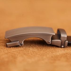 Cinturón automático de cuero de vaca genuino para hombres Cinturón de hebilla automática formal Correa de negocios para hombres de cuero genuino - Product Image 3