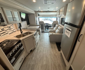 Autocaravana Usada en Excelentes Condiciones, Modelo 2024, Fleetwood Flair 28A, Lista para Entrega - Product Image 6