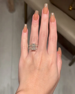 Bague de fiançailles en or jaune 18 carats pour femme avec 4.25 CT diamant allongé coupe rayonnante double bande bijoux de mode Halo cachés - Product Image 2