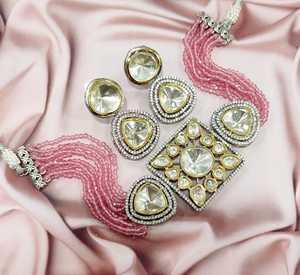 Conjunto de Gargantilla elegante de calidad superior con aspecto de diamantes y perlas con pendientes con piedras de alta calidad Ropa de boda para mujer - Product Image 3