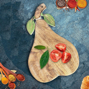 Planche de service pour la préparation des repas personnalisable Planche à découper en bois de manguier en forme de fruit avec poignée - Product Image 4
