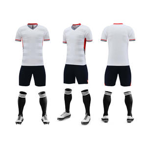 Conjunto de uniforme de fútbol personalizable Blanco clásico Camiseta de fútbol Venta caliente 2025 Diseño de tendencia Uniformes de fútbol para hombres Premium - Product Image 1